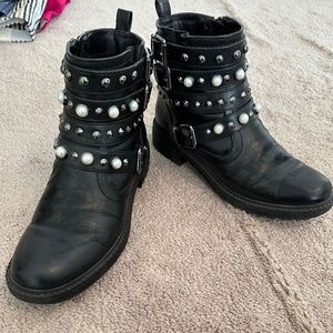 Guess Ankle Boots Black With Grommets & Pearls